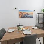 Stylish 1 Bedooom Penthouse With Terrace In The Centre With Views Daire