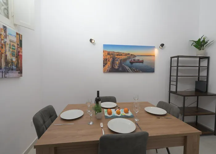 Stylish 1 Bedooom Penthouse With Terrace In The Centre With Views