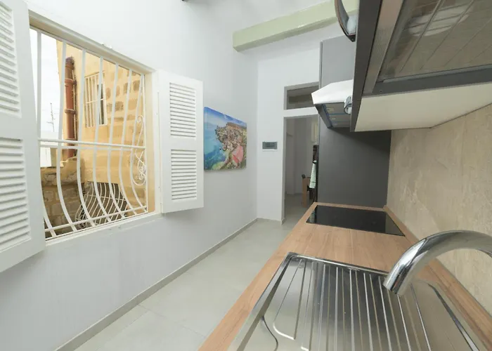 Stylish 1 Bedooom Penthouse With Terrace In The Centre With Views