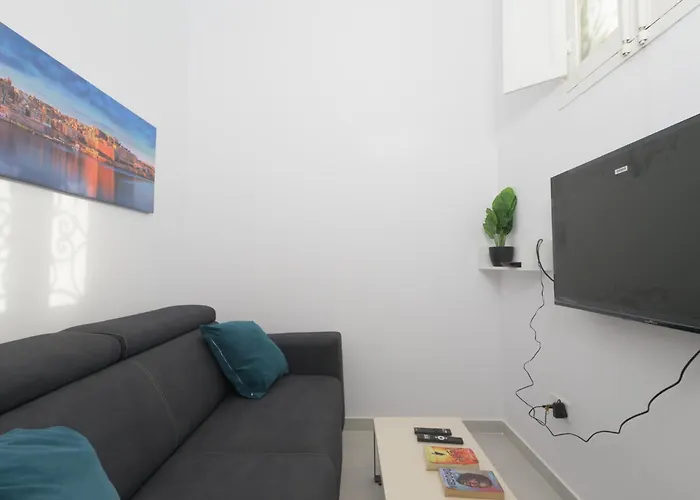 Stylish 1 Bedooom Penthouse With Terrace In The Centre With Views Lägenhet *