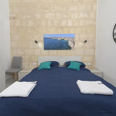 Stylish 1 Bedroom Penthouse With Terrace In The Centre With Views バレッタ