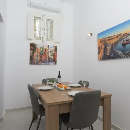 Stylish 1 Bedooom Penthouse With Terrace In The Centre With Views Valletta