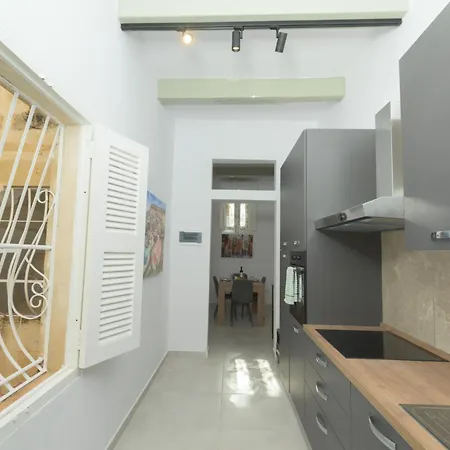 アパート Stylish 1 Bedroom Penthouse With Terrace In The Centre With Views バレッタ