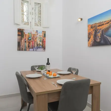 アパート Stylish 1 Bedroom Penthouse With Terrace In The Centre With Views