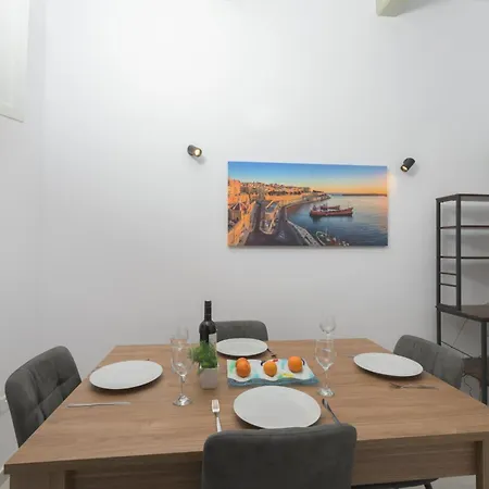 アパート Stylish 1 Bedroom Penthouse With Terrace In The Centre With Views バレッタ