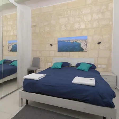 Stylish 1 Bedooom Penthouse With Terrace In The Centre With Views *