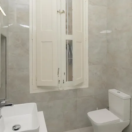 Stylish 1 Bedroom Penthouse With Terrace In The Centre With Views * バレッタ