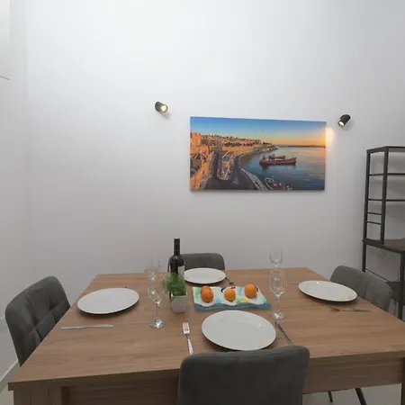 Stylish 1 Bedroom Penthouse With Terrace In The Centre With Views