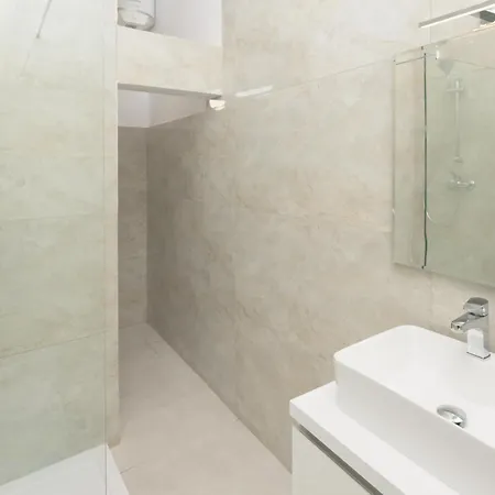 Stylish 1 Bedroom Penthouse With Terrace In The Centre With Views アパート バレッタ
