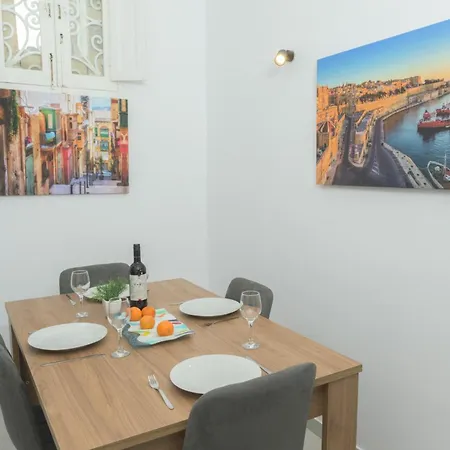 Stylish 1 Bedooom Penthouse With Terrace In The Centre With Views Valletta