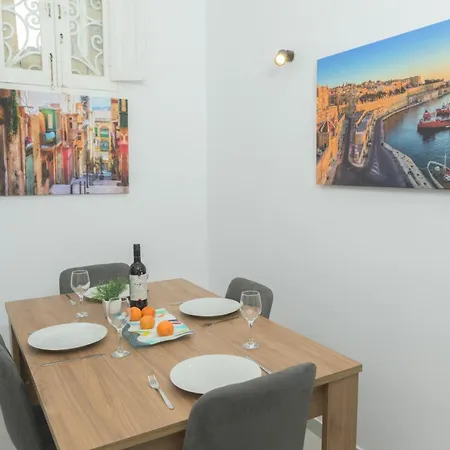 Stylish 1 Bedooom Penthouse With Terrace In The Centre With Views 발레타