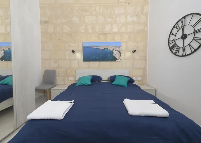 Stylish 1 Bedooom Penthouse With Terrace In The Centre With Views La Valletta