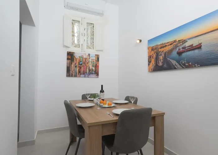 Stylish 1 Bedooom Penthouse With Terrace In The Centre With Views La Valletta