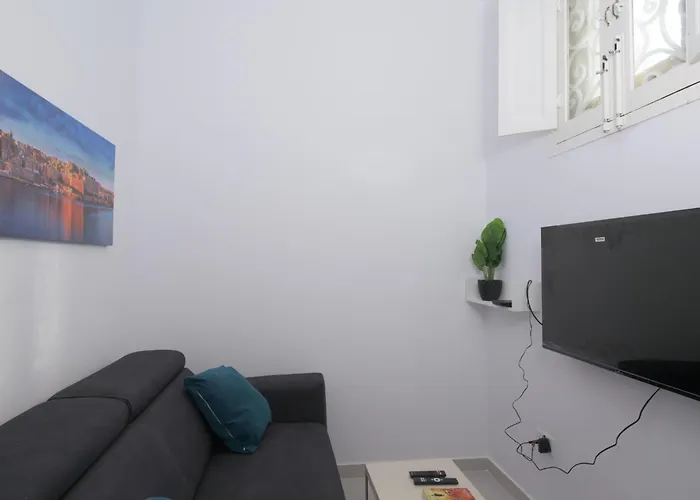 Stylish 1 Bedooom Penthouse With Terrace In The Centre With Views バレッタ