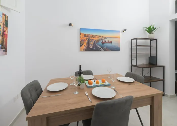 Stylish 1 Bedooom Penthouse With Terrace In The Centre With Views アパート