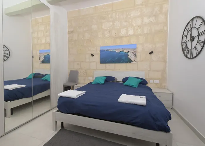 Stylish 1 Bedooom Penthouse With Terrace In The Centre With Views *